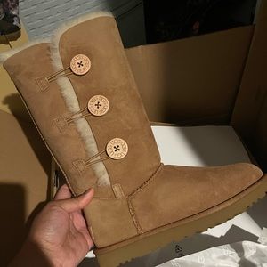 Tan Uggs